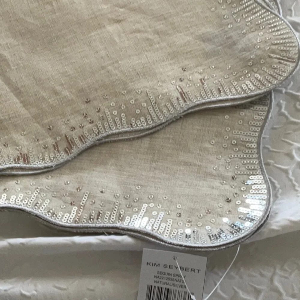 NWT KIM SEYBERT SEQUIN SPRAY NAPKINS BEIGE LINEN AND SEQUINS SET OF 2